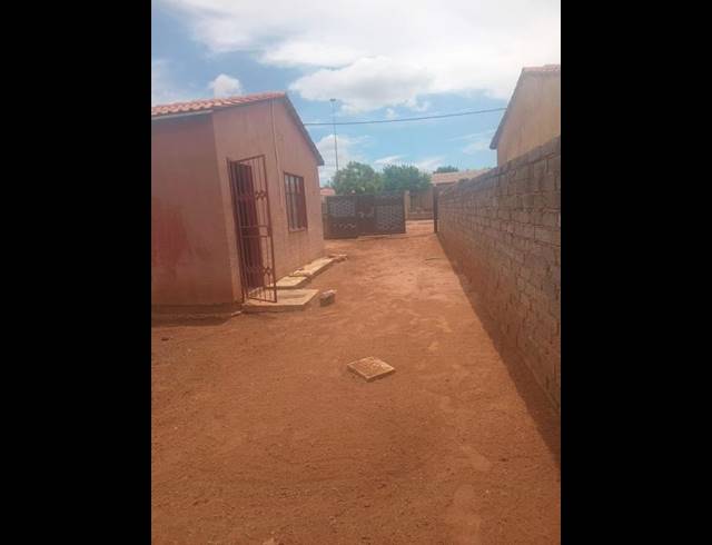 2 BEDROOM HOUSE FOR SALE IN SOSHANGUVE SOUTH